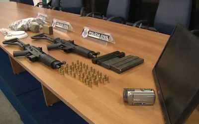 Bandidos invadem a DPCA e roubam metralhadoras; armas são recuperadas