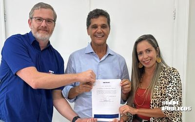 Ricardo Ferraço assina Carta Compromisso com servidores públicos; Pazolini, de novo, ignora o funcionalismo