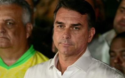 Moraes manda Polícia Federal recolher passaporte de Flávio Bolsonaro