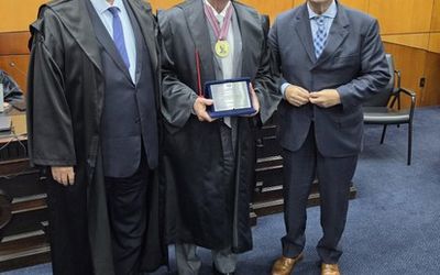 Vice-presidente e corregedor do TRE-ES recebe a Comenda do Mérito Acadêmico Desembargador Lúcio Vasconcellos de Oliveira
