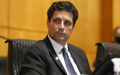 Justiça obriga deputado Carlos Von e portal de notícias a retirarem do ar fake news sobre presidente do Bandes