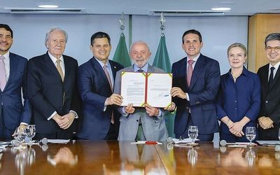 Lula entrega PEC da Segurança Pública ao Congresso; Motta garante celeridade na análise da proposta
