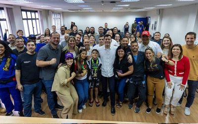Prefeito sanciona lei que propõe aulas de jiu-jítsu nas escolas municipais