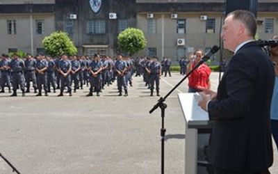 “A polícia tem que estar visível nas ruas”, avisa governador