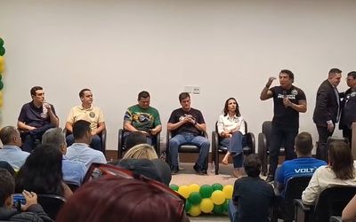 Ao lado de Pazolini, senador tripudia sobre as mais de 716 mil mortes durante a pandemia e critica vacinas contra a Covid