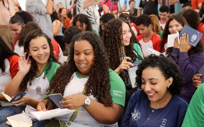 Mais 170 alunos da Rede Estadual de Ensino capixaba vão estudar de graça nos EUA, Canadá e Chile