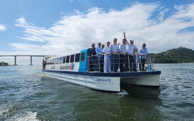Governador acompanha teste da embarcação do novo Aquaviário e aprova o sistema, que começa a funcionar em maio
