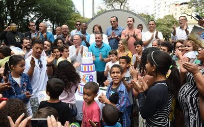 Casagrande, a primeira-dama e a vice-governadora participam dos parabéns para Vitória