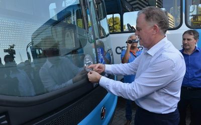 Governador entrega ônibus do Transcol com ar-condicionado e destaca redução no número de assaltos aos coletivos em 2019