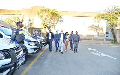 Renato Casagrande entrega mais 40 viaturas à Polícia Militar e visita o Batalhão de Ações com Cães