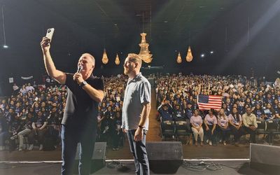 Antes da viagem dos sonhos, estudantes agradecem governador capixaba: ‘Big House, eu te amo’