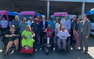 ‘Mais dignidade e inclusão para as pessoas com deficiência motora’: Casagrande entrega novos veículos para o Transcol + Acessível