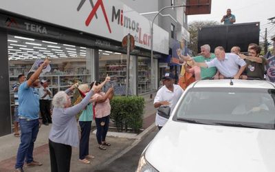Recebido com carinho pela população de Linhares, Casagrande se coloca à disposição da Prefeitura para construir a primeira rodoviária da cidade