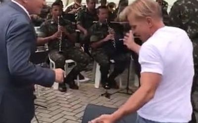 Chamado de ‘Michel Jackson de Colatina’, deputado que dançou ‘Beatles’ com Hartung é criticado na Câmara de Vitória