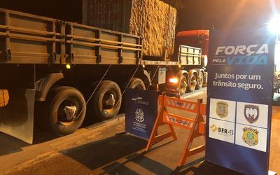 Operação “Força pela Vida” fiscaliza transporte de rochas e aplica 168 multas a motoristas no Espírito Santo
