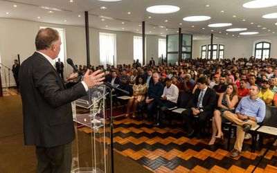 Matrículas abertas para beneficiários do CNH Social em cursos de motorista profissional
