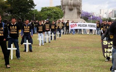 Governo dá 15,8% de reajuste salarial para policiais federais