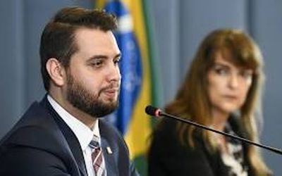 PF prende Filipe Martins, ex-assessor de Bolsonaro condenado na trama golpista