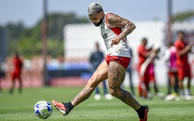 Flamengo inaugura novos refletores do Kleber Andrade