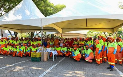 Emoção marca homenagem aos trabalhadores da limpeza pública de Vitória