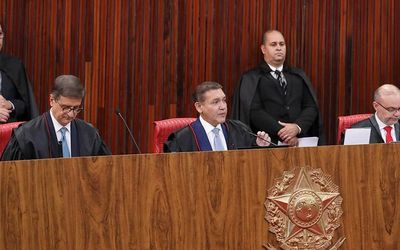 Nunes Marques rebate acusação falsa feita por Flávio Bolsonaro e defende "robustez" do sistema de votação em meio a pressão para reação do TSE a ataques às urnas