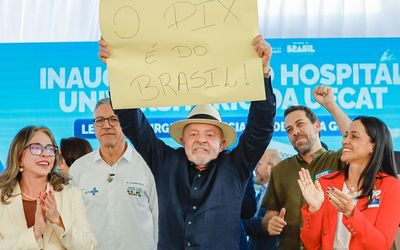 Lula defende o Pix e culpa família Bolsonaro por ataque dos EUA e taxação aos produtos brasileiros