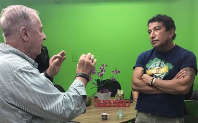‘Filhos de Magno Malta’ voltam para casa e candidato busca vaga ao Senado com o tom 'paz e amor'