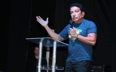 Magno Malta ganha apoio de lideranças evangélicas para voltar a liderar pesquisas