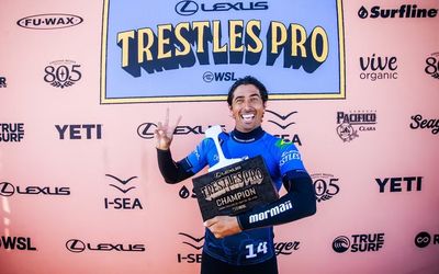 WSL: Miguel Pupo vence Kanoa Igarashi com virada no fim e é campeão em Trestles