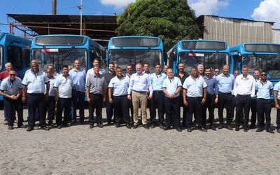 Governo entrega mais 36 ônibus novos para renovação e ampliação do Sistema Transcol