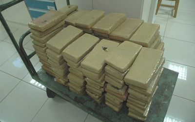 Polícia Federal prende dois acusados de tráfico com 98 quilos de maconha
