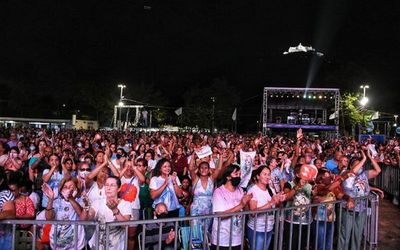 Marcos do Val registra importância da festa de Nossa Senhora da Penha
