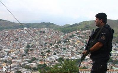 Secretário da Segurança elogia delegados e oficiais da PM que realizaram a ocupação do Complexo do Bairro da Penha