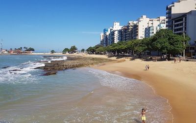 Justiça Federal proíbe construções de edifícios que causem sombreamento nas praias de Guarapari