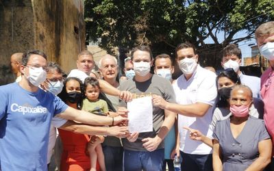 Prefeito de Vitória assina Ordem de Serviço para cobertura da quadra do Morro da Garrafa