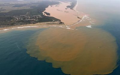 100 bilhões de reais de indenização por danos causados pela barragem de Mariana