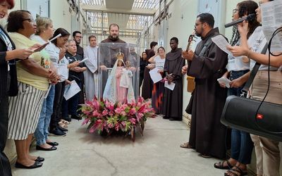 Emoção marca presença da imagem de Nossa Senhora da Penha em presídio feminino no Espírito Santo