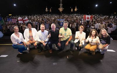 Emoção marca anúncio do destino dos 500 capixabas selecionados para estudar de graça nos EUA, Canadá, Argentina, Inglaterra e República da Irlanda