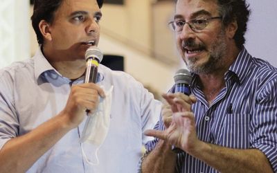 Colombiano que "transformou Medellín" por meio da cultura visita bairros da Serra em busca de soluções para a paz social
