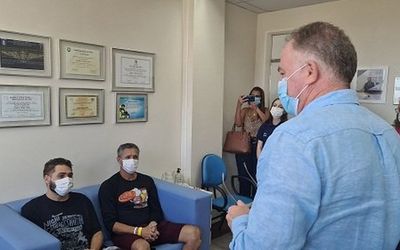 Pacientes de Manaus se emocionam ao receber alta médica de hospital no Espírito Santo