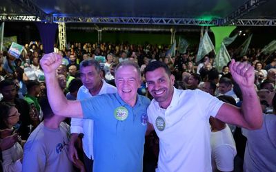 Em primeira caminhada no comércio, Renato Casagrande destaca crescimento na geração de emprego durante seus mandatos de governador