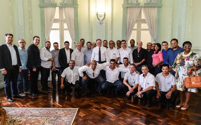 Casagrande sanciona lei que prorroga isenção de ICMS para taxistas no Espírito Santo