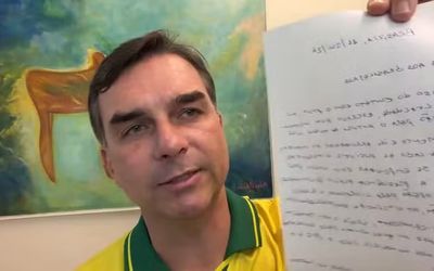 STF suspende visitas de Flávio Bolsonaro ao pai e manda apurar possível propaganda eleitoral antecipada
