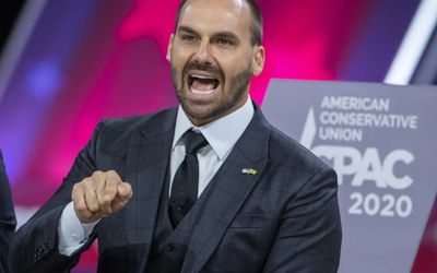 Eduardo Bolsonaro sugere troca do Pix por sistema americano Zelle e é chamado de vassalo de Trump