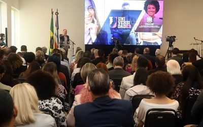 Casagrande cria a primeira Universidade Estadual do Espírito Santo e oferece mil vagas em graduação e pós-graduação