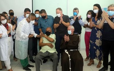 Espírito Santo inicia aplicação da quarta dose contra a Covid-19 para pessoas acima dos 60 anos