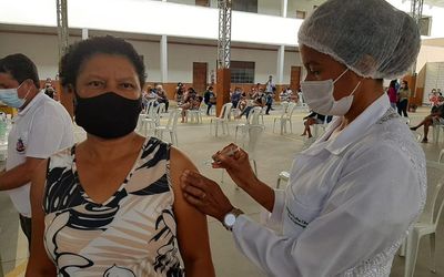 Pesquisa do Instituto Paraná: 72,5% dos brasileiros ignoram Bolsonaro e defendem a obrigatoriedade da vacina contra a Covid