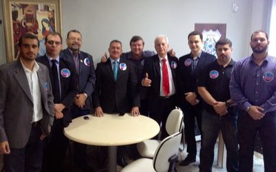 Em visita ao Sindicato dos Delegados, presidente da Comissão de Segurança da Assembleia Legislativa diz acreditar que governador vai atender reivindicação da categoria