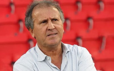 Zico sai do Rio para ser roubado em Paris