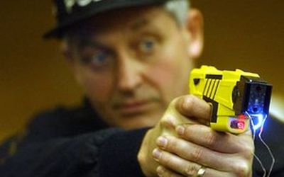 Comandante geral da PM publica normas para uso de armas de choque nas ruas da Grande Vitória